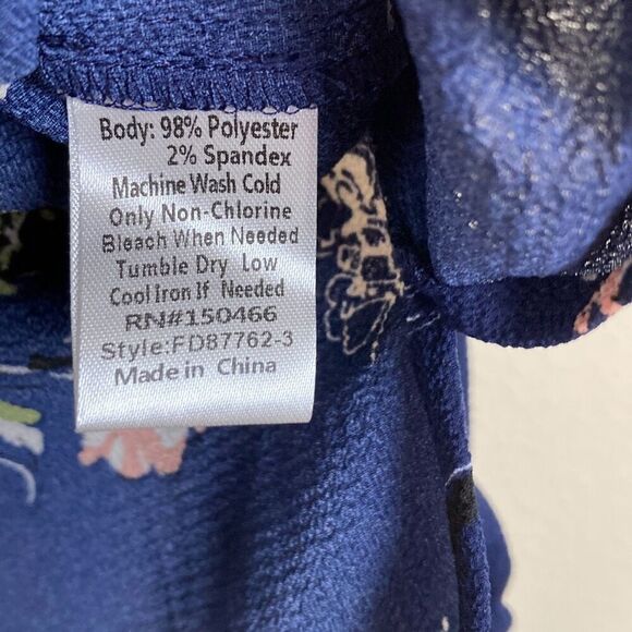 Fun2Fun Navy Floral Split Neck Kenmore Pullover Blouse Size XS (N2) - Picture 9 of 9